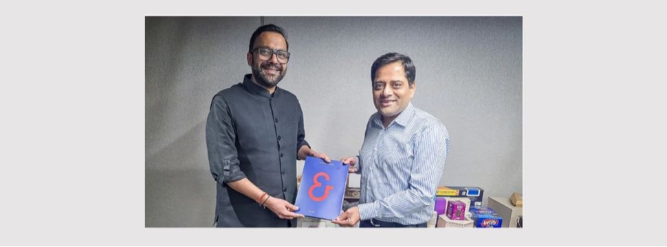 Nilesh Todi and ditya Surana seal the delivery agreement for the tenth Rapida sheetfed offset press in the tenth year of their partnership