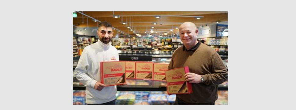 Ercan Özdogan from Pizza Bauer and Tobias Schnabel with the Thimm pizza boxes
