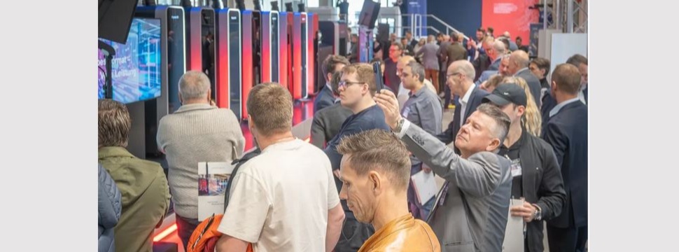 Nearly 100 printing professionals, users, and interested parties from the D-A-CH region and neighbouring countries attend the Open House "Half Format – Full Performance" in Radebeul