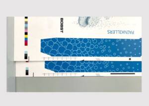 Efficient use of resources: replacing traditional register marks with a small square on the sheet’s side saves up to 4 mm of space at the front of each sheet.