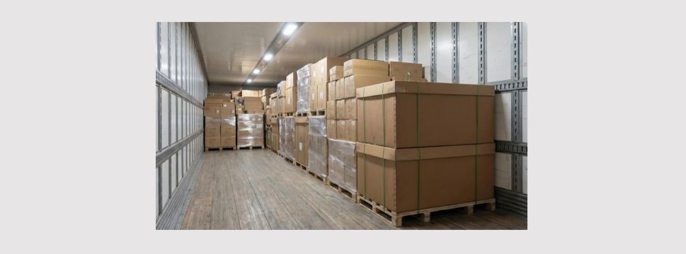Packaging for shipping acoustic office cabins