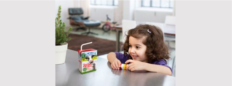 SIG’s pioneering Paper U-straw made its commercial debut this month. CAPSA Food is the first to take advantage of this innovation for its ‘Central Lechera Asturiana’ whole milk, Spain’s number one dairy brand.