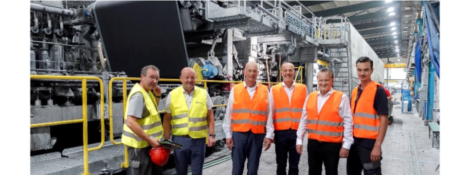 The Minister for Economy, Science and Digital Society of Thuringia, Wolfgang Tiefensee, was enthusiastic about the sustainable corporate policy of the Koehler Group as well as the investment in the the investment in the Koehler Paper site in Greiz, Thuringia.