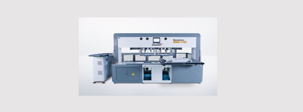 Die Kawahara BMS-1100 ist als Einstiegsmaschine ins automatisierte Ausbrechen von Faltschachteln konzipiert, mit Programmspeicherplatz für 300 Wiederholaufträge.