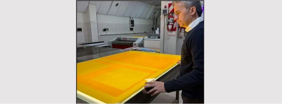 Fotograbados Longo increases its prepress ‘magic’ with FLEXCEL NX Technology from Miraclon Sebastian Longo inspects a printing plate