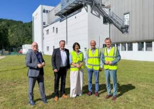 Colette Boos-John (CDU), Thüringens Ministerin für Wirtschaft, Landwirtschaft und Ländlichen Raum, hat Koehler Paper am Standort in Greiz besucht. Colette Boos-John (CDU), Thüringens Ministerin für Wirtschaft, Landwirtschaft und Ländlichen Raum, hat Koehler Paper am Standort in Greiz besucht.