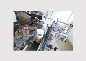 HERMA 152C appliziert die Etiketten besonders präzise