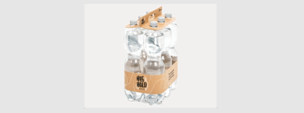 Hug&Hold ist eine Verpackungslösung aus Papier, die für das Einwickeln und den Transport von PET-Getränkeflaschen konzipiert und entwickelt wurde und die Schrumpffolie aus Kunststoff ersetzt.