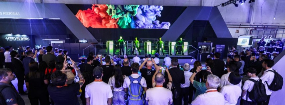 Auf der Expoprint in Brasilien steht eine Speedmaster XL 106 der Peak Performance Generation mit Prinect Integration im Fokus der Messepräsentation von HEIDELBERG