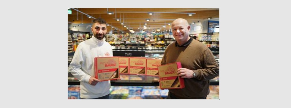 Ercan Özdogan von Pizza Bauer und Tobias Schnabel mit den Pizza-Kartons von Thimm
