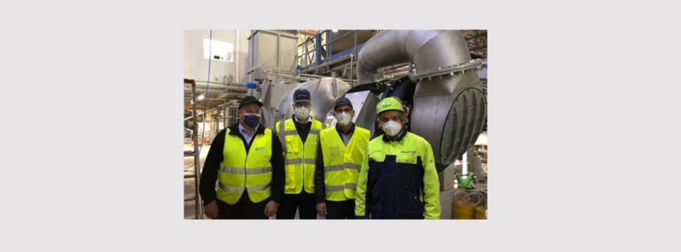 Installation place in the mill was very challenging due to space, but EP Turbo Blower unit is very compact and easy to install. EP Turbo Blower was photographed during warm-up runs with (from the right) Project Manager Stefano Coli and Managing Director Massimiliano Listi, Smurfit Kappa Ania, with Ville Mattsson, Managing Director, and Mario Battiston, Sales Manager, Runtech Systems.