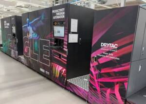 Ricoh verwendete die Folie Polar Grip und die Laminierung Interlam Emerytex Pro von Drytac, um auffällige Verkleidungen für zwei Druckmaschinen in seinem European Customer Experience Centre zu erstellen.