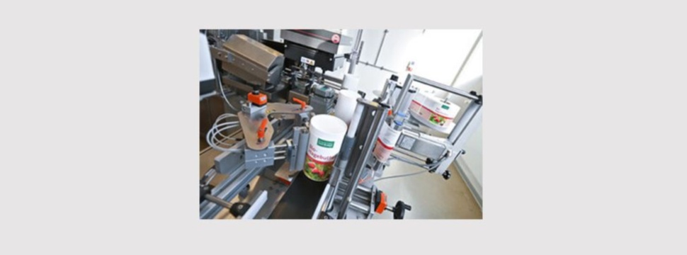 HERMA 152C appliziert die Etiketten besonders präzise