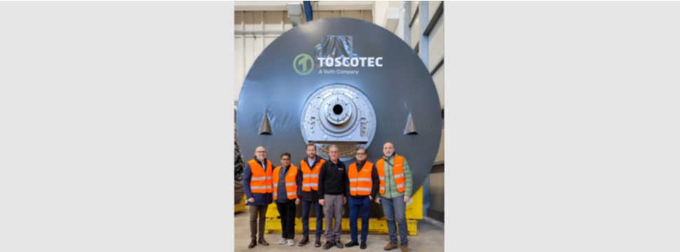 Die Delegation von Chandpur Enterprises und das Toscotec-Team im TT SYD-Technologiezentrum von Toscotec in Massa, Italien