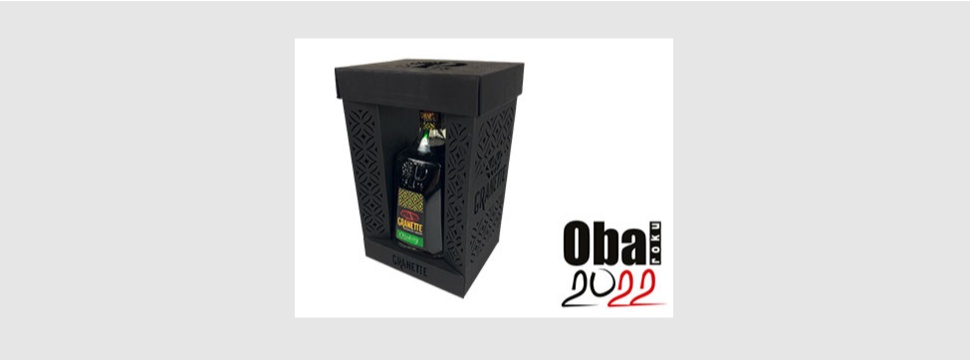 The gift packaging from black corrugated cardboard in a stable E-flute was named Packaging of the Year in the “Drinks” category.