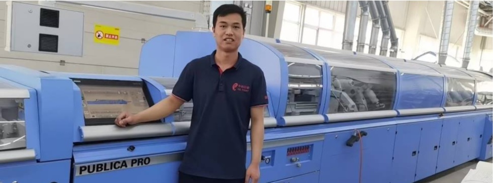 Machine operator Yidong Xin in front of the new Publica PRO12 perfect binder at Zhongke Printing.