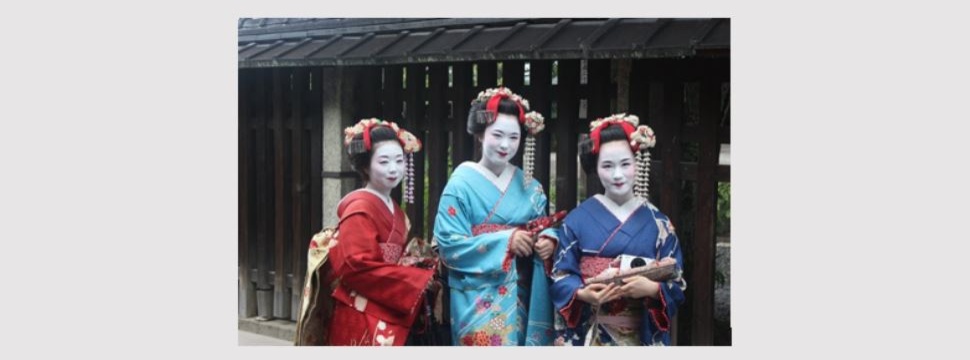 Schauspieler und Geishas benutzten schon früher Aburatorigami, um die weiße Schminke trocken zu tupfen