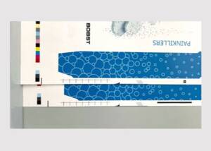 Effiziente Nutzung von Ressourcen: Mit dem Ersatz von herkömmlichen Registermarken gegen kleine Quadrate an den Bogenseiten lassen sich an der Vorderseite jedes Bogens bis zu 4 mm Material einsparen.