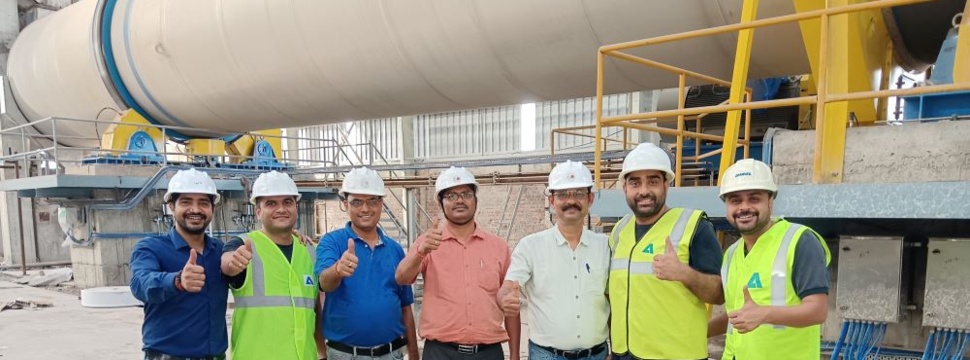 7 men in front of a FibreFlow drum pulper