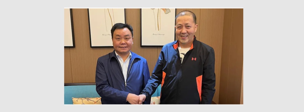 Jiang Weiqiang (left), Sales Director Paper and Board, ANDRITZ China, and Chen Liming, Senior Manager of the Project Department, Lee & Man