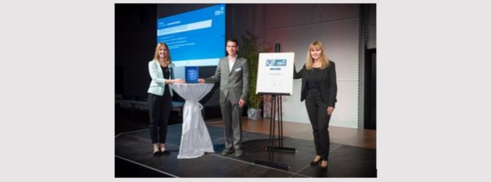 Palm zählt zu Baden-Württembergs Innovationsführern und erhält den Umwelttechnikpreis 2021: Sonja Graessle und Lukas Steffel von Palm bei der Preisübergabe
