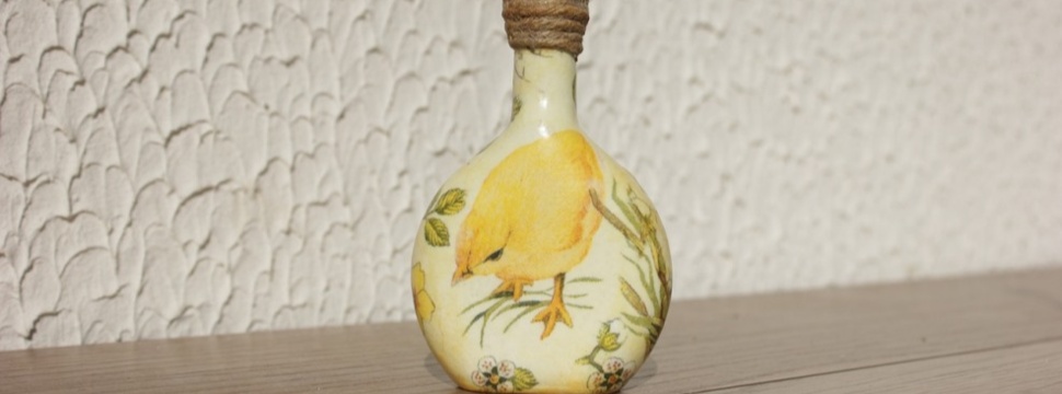 Vase or bottle with napkin motif