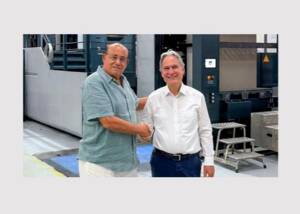 Samir Elbialy, Group President El Safa, und Dietmar Heyduck, SVP Sales und Prokurist von Koenig & Bauer Paper & Packaging Sheetfed Systems