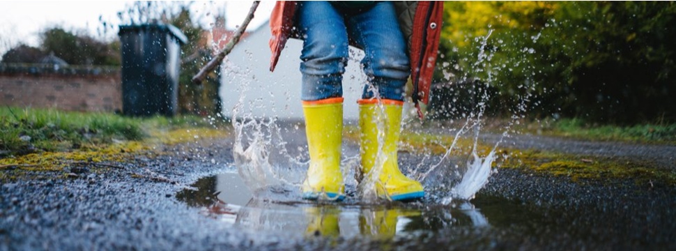 Für diese Aktivität sind Papierschuhe weniger geeignet.