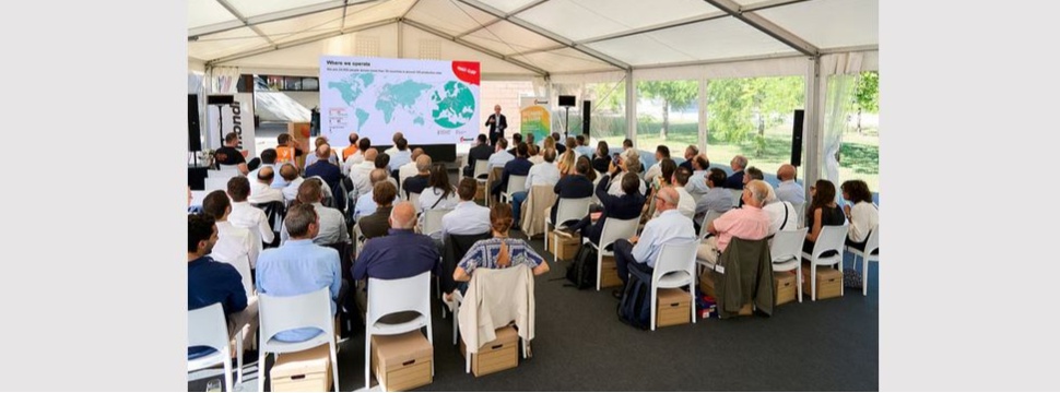 Mondi Duino feiert Inbetriebnahme einer Fabrik für recycelte Wellpappe mit internationalen Kunden in Italien