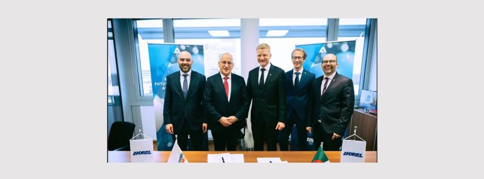 Vertreter von General Emballage und ANDRITZ bei der Vertragsunterzeichnung für die neue Papierproduktionslinie in Naama, Algerien.