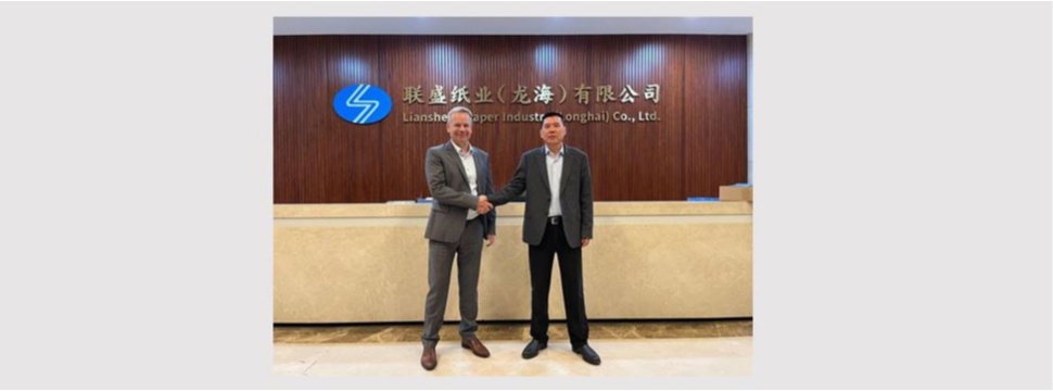 Starke Geschäftspartner: Thomas Schmitz, Geschäftsführer ANDRITZ China (links) und Chen Jiayu, Vorstandsvorsitzender und Haupteigentümer von Liansheng